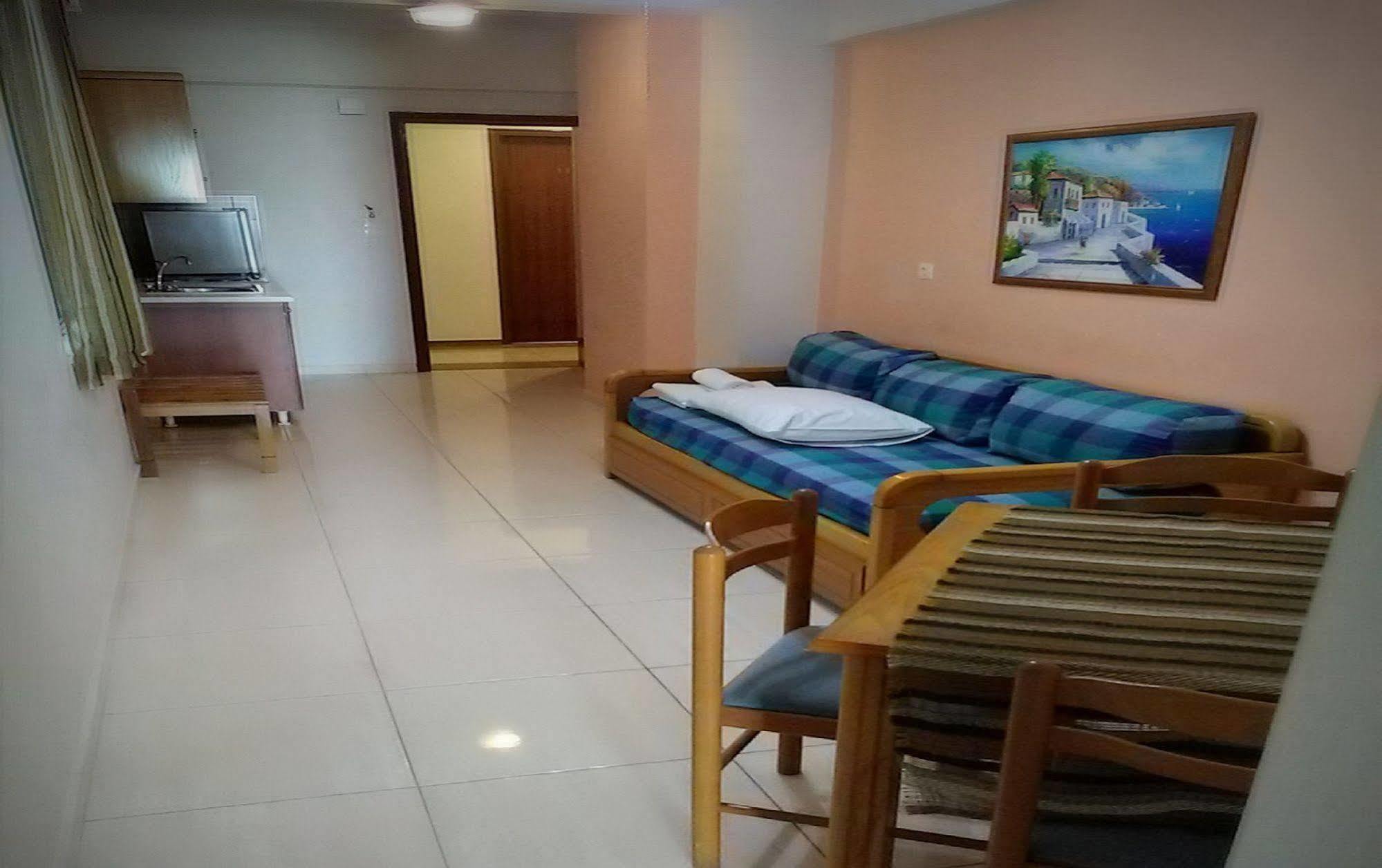 Paradise Hotel 2*